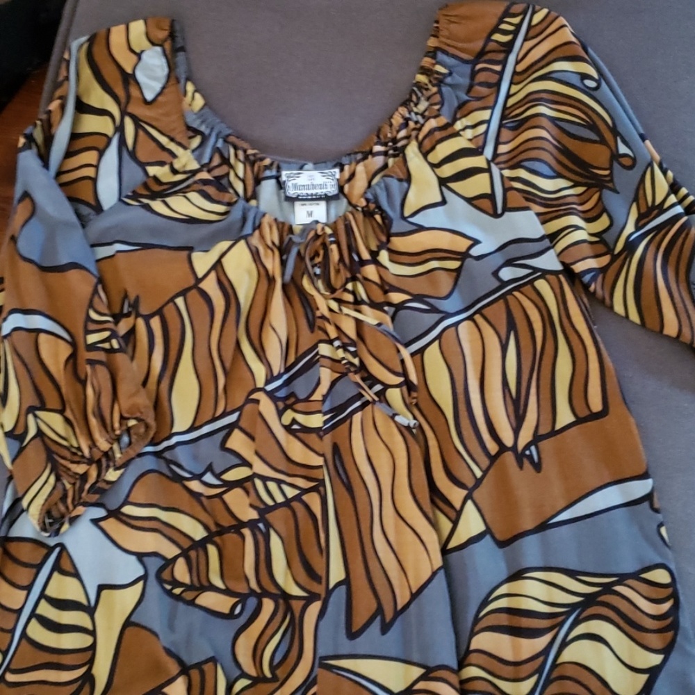 Manuheali'i Blouse. New without tags